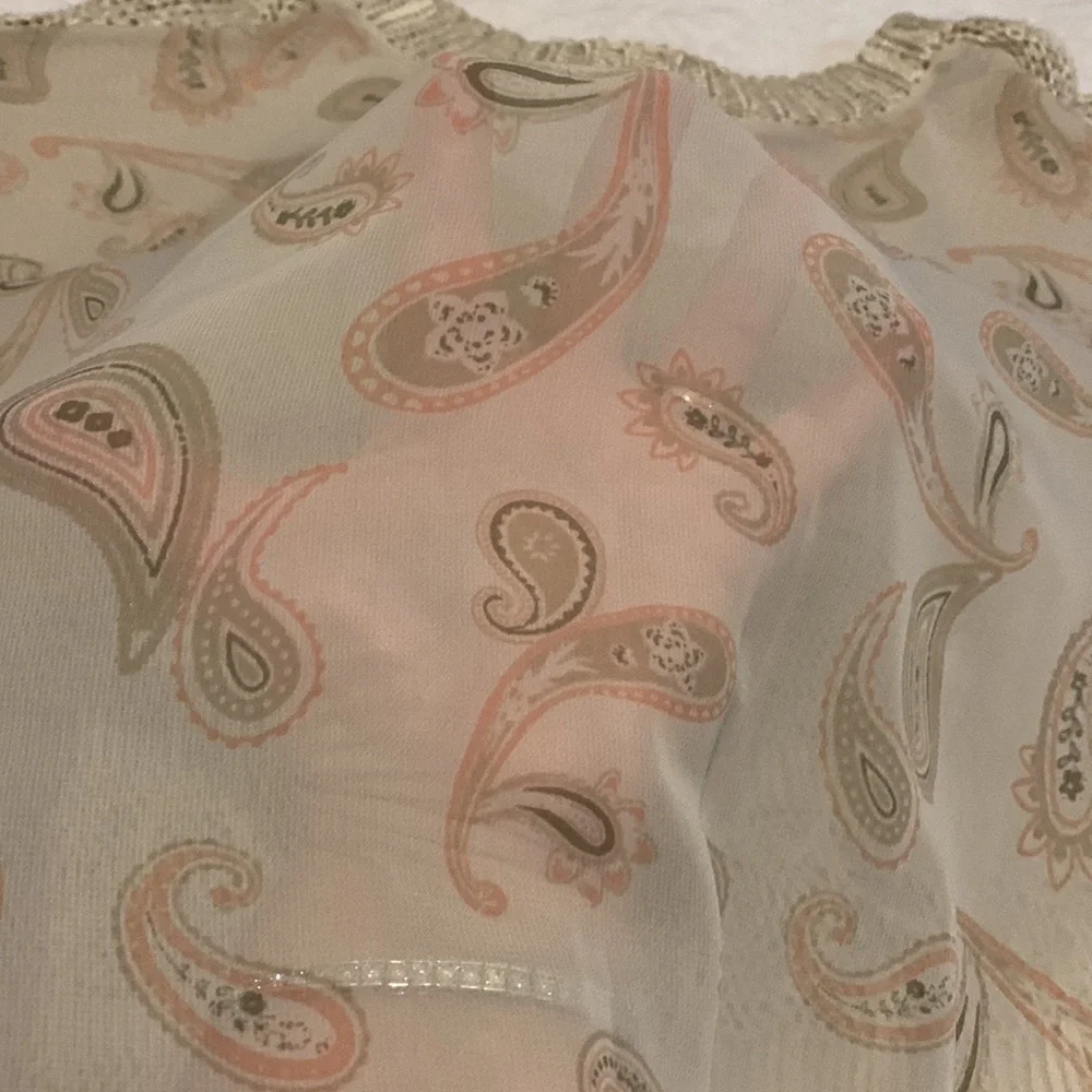 Berksha cream top. Large. 2 mediums. - Picture 5 of 6
